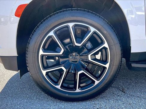 Used 2024 Chevrolet Suburban RST w/ Luxury Package AWD/4WD image 7
