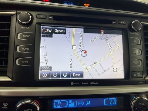 Used 2018 Toyota Highlander XLE AWD/4WD image 15