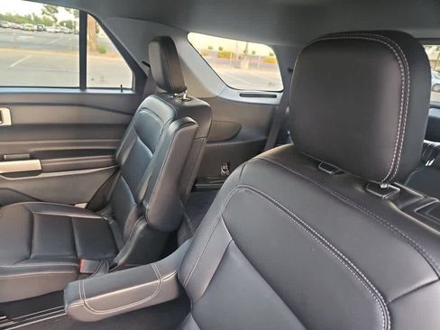 Used 2022 Ford Explorer XLT w/ Equipment Group 202A AWD/4WD image 13