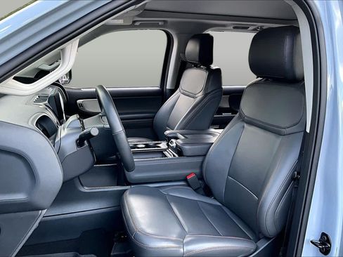 Used 2025 Ford Expedition Max Active RWD image 8