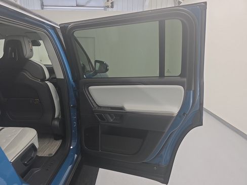 Used 2023 Rivian R1S Adventure AWD/4WD image 19