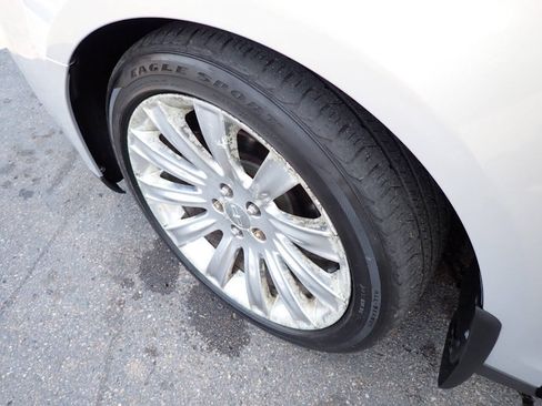 Used 2009 Lincoln MKS AWD image 12