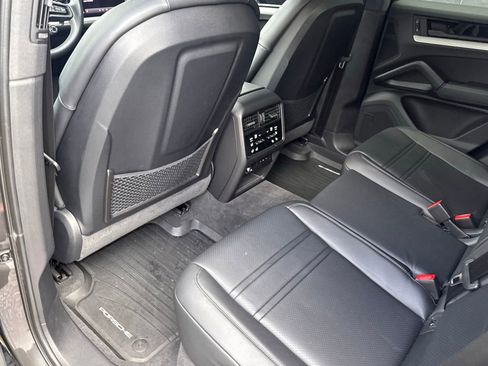 Used 2025 Porsche Cayenne Coupe image 22