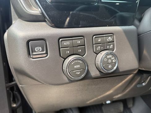 Used 2026 Chevrolet Silverado 1500 LT Trail Boss w/ LT Trail Boss Premium Package AWD/4WD image 30