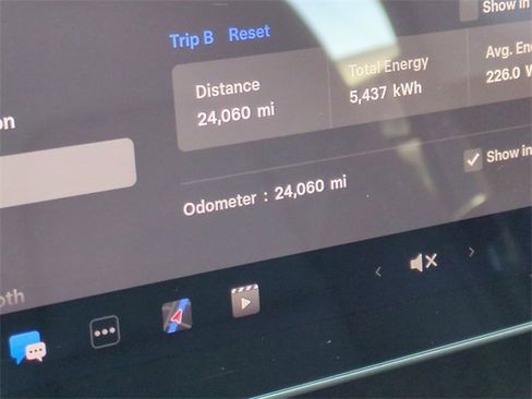 Used 2023 Tesla Model 3 Standard Range image 32