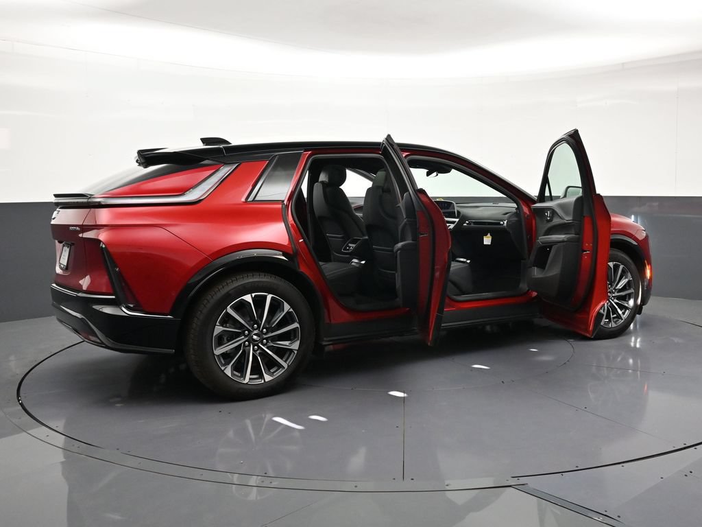 Used 2025 Cadillac Lyriq Sport AWD/4WD image 32