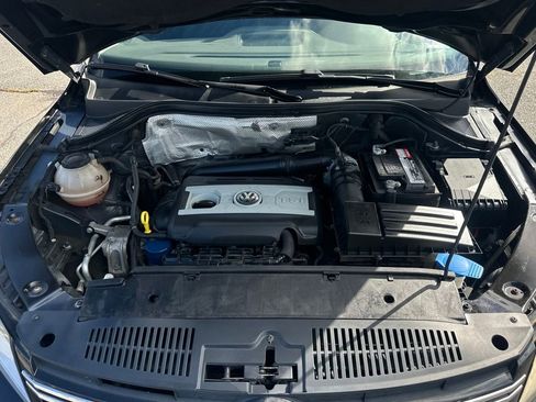 Used 2017 Volkswagen Tiguan S image 10