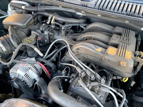 Used 2006 Ford Explorer XLT image 32