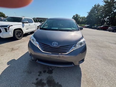 Used 2015 Toyota Sienna LE FWD image 1