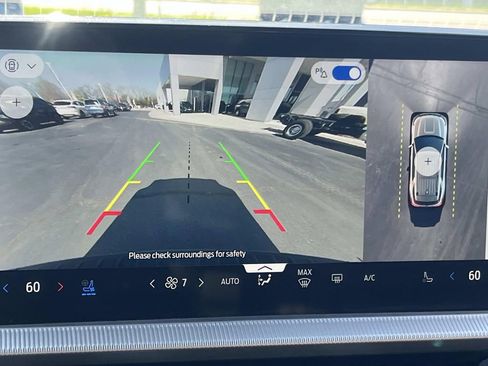 Used 2025 Ford Explorer Platinum image 22