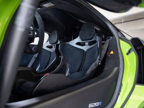 Used 2020 McLaren 620R RWD image 3