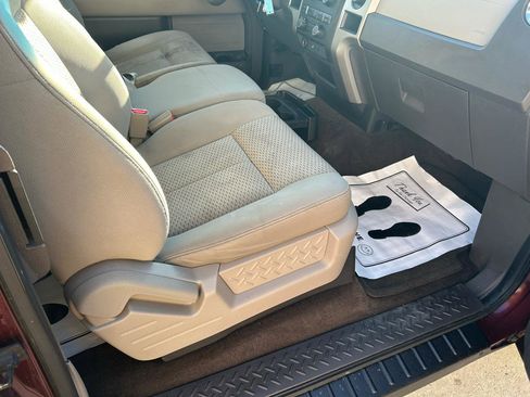 Used 2010 Ford F150 XLT image 12