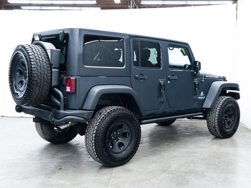 Used 2017 Jeep Wrangler Unlimited Rubicon w/ Connectivity Group AWD/4WD image 6