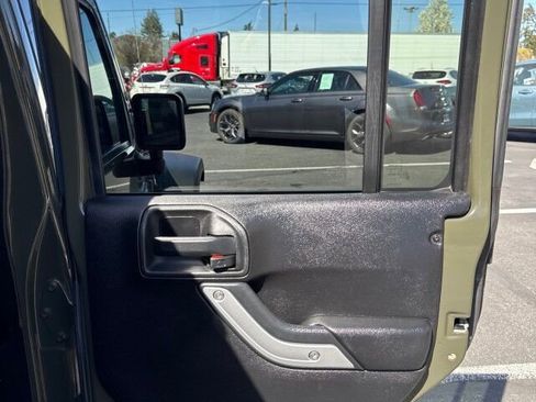 Used 2016 Jeep Wrangler Unlimited Rubicon w/ Dual Top Group image 15