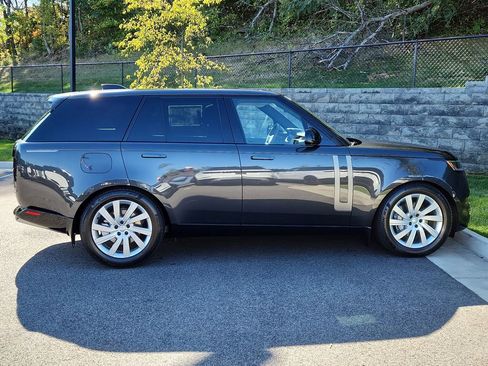 New 2025 Land Rover Range Rover SE image 11
