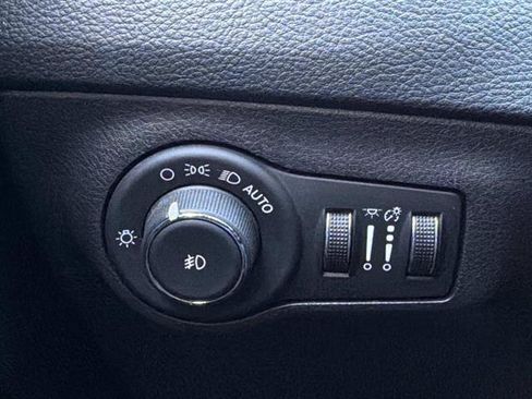 Used 2021 Jeep Compass Latitude w/ Sun and Sound Group FWD image 27