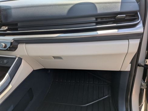 Certified 2025 Kia Carnival SX Prestige FWD image 32