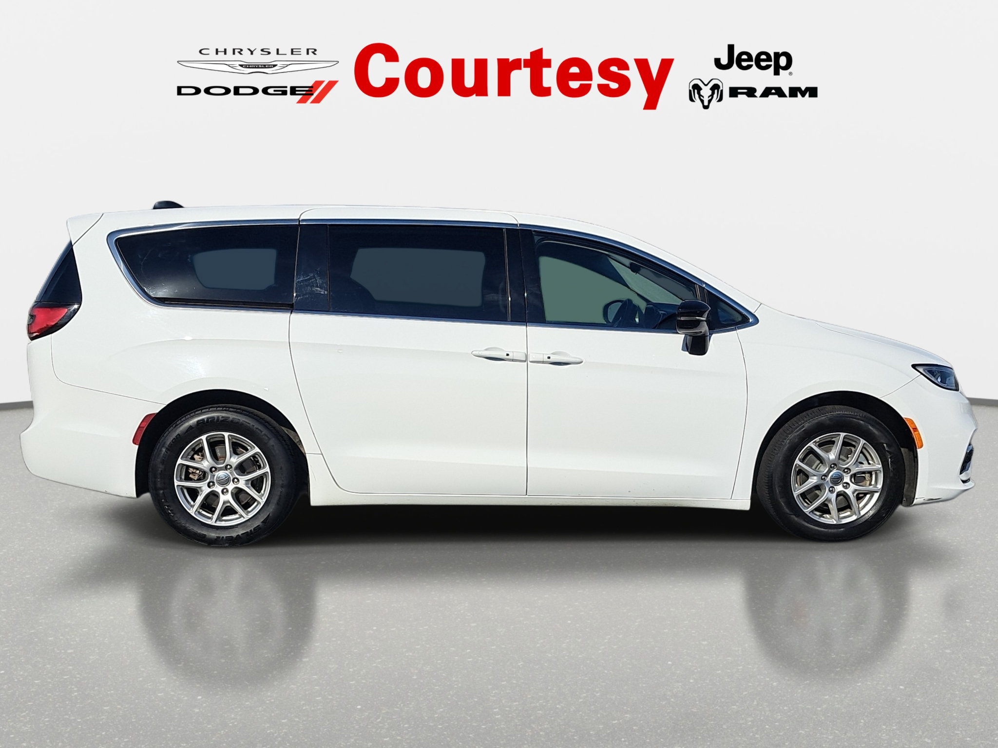 Certified 2024 Chrysler Pacifica Touring-L FWD image 3