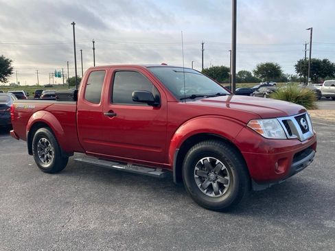 Used 2018 Nissan Frontier Desert Runner RWD image 3