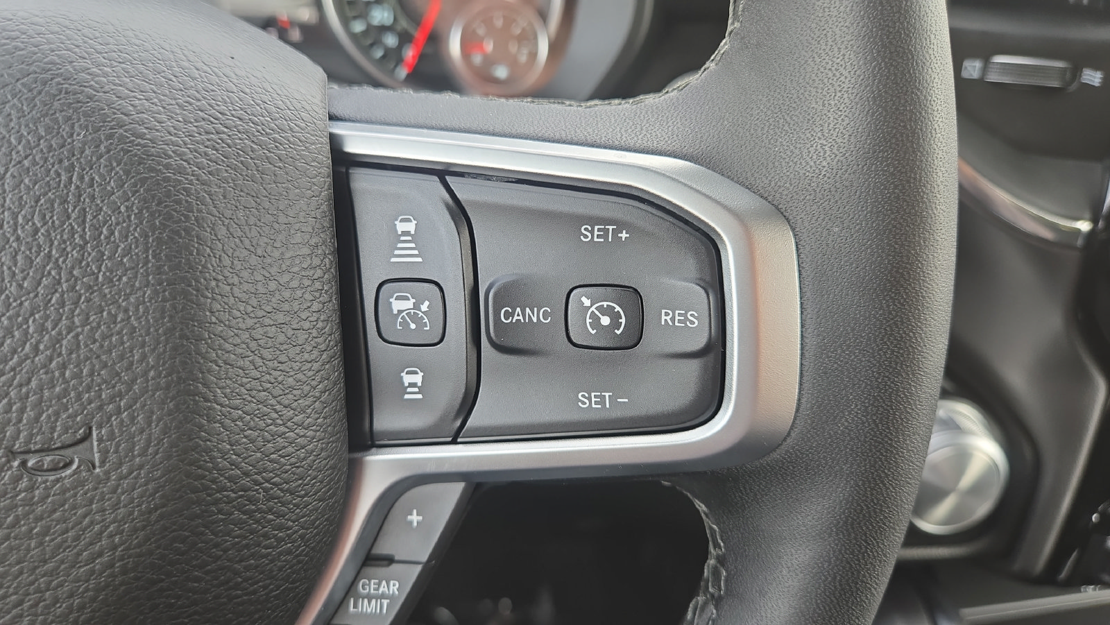 Used 2025 RAM 1500 Laramie w/ Trailer Tow Group AWD/4WD image 20