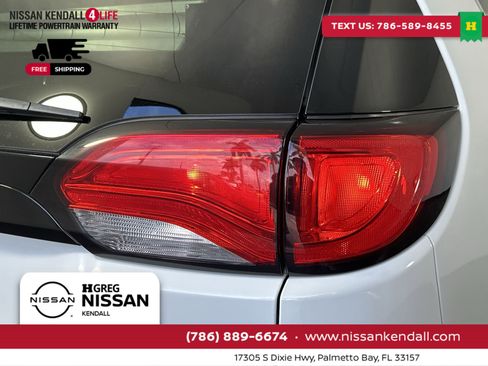 Used 2023 Chrysler Voyager LX image 30