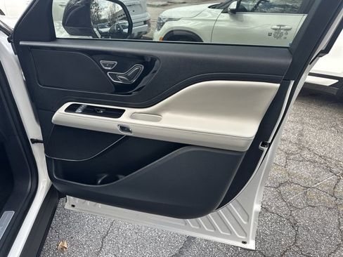 Used 2025 Lincoln Aviator Premiere image 17