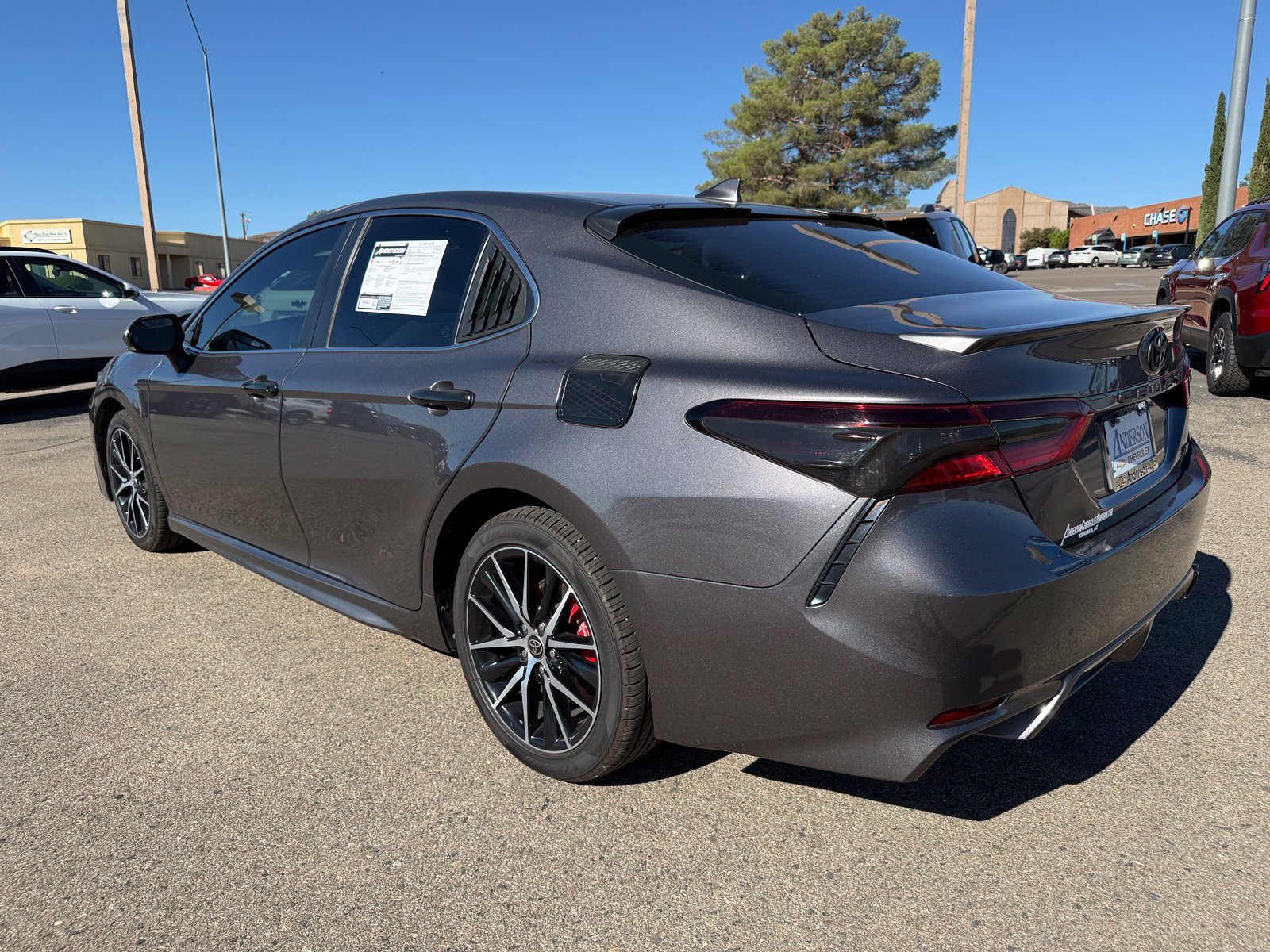 Used 2022 Toyota Camry SE w/ Carpet Mat Package (TMS) FWD image 9