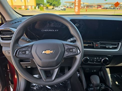 Used 2025 Chevrolet TrailBlazer LT AWD/4WD image 9
