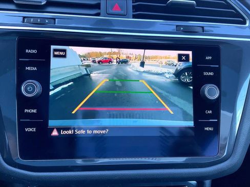 Used 2020 Volkswagen Tiguan SE w/ Panoramic Sunroof Package image 29