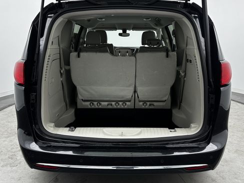 Used 2019 Chrysler Pacifica Limited image 31