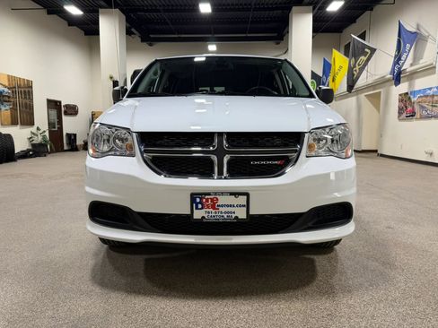 Used 2019 Dodge Grand Caravan SE FWD image 3
