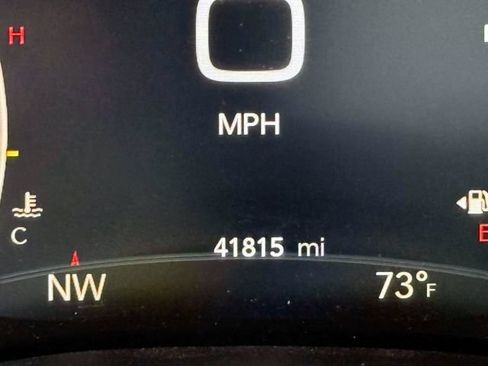 Used 2022 Chrysler Pacifica Limited FWD image 25