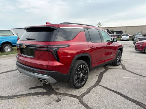Used 2024 Chevrolet Traverse LT FWD image 4