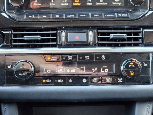 Used 2025 Nissan Pathfinder SL image 24