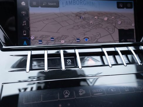 Used 2022 Lamborghini Urus AWD/4WD image 35