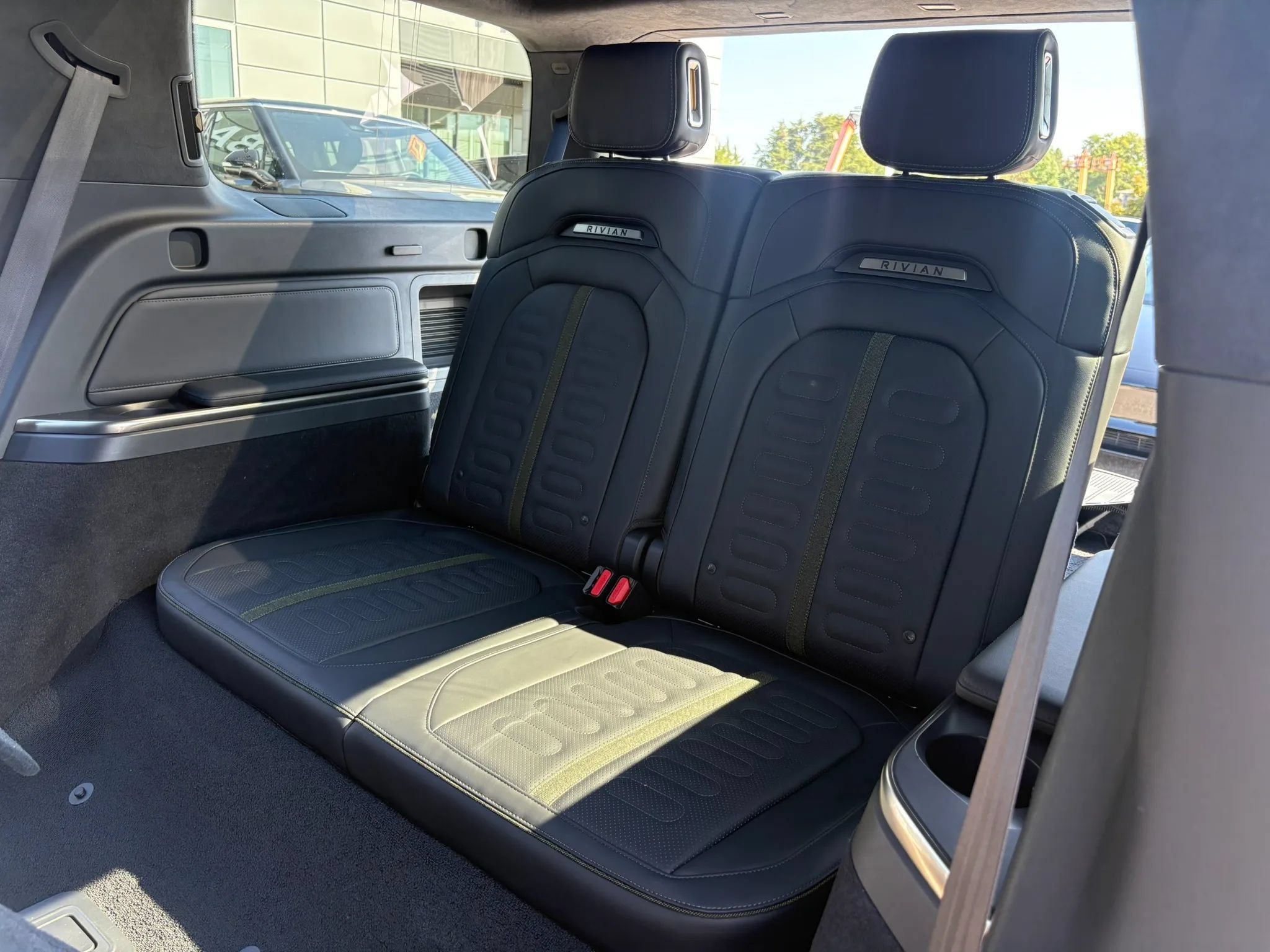 Used 2025 Rivian R1S Adventure Dual AWD/4WD image 11
