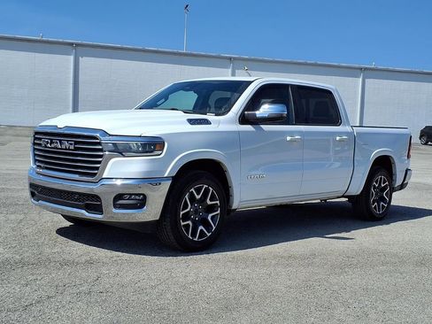 Used 2025 RAM 1500 Laramie AWD/4WD image 3