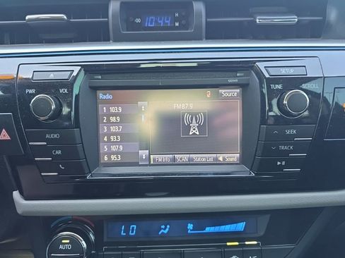 Used 2014 Toyota Corolla LE FWD image 25