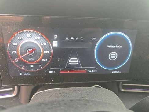 Used 2025 Hyundai Elantra SEL FWD image 12