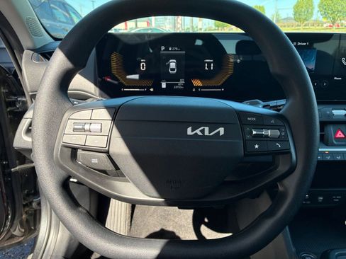 Used 2025 Kia K4 LXS image 27