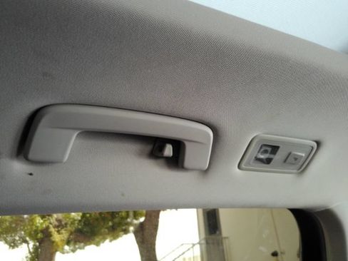 Used 2022 Volkswagen Taos SEL w/ Panoramic Sunroof Package FWD image 27
