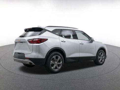Used 2025 Chevrolet Blazer LT FWD image 9