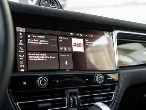 Certified 2026 Porsche Macan AWD/4WD image 25