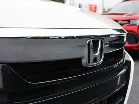 Used 2018 Honda Accord LX image 33