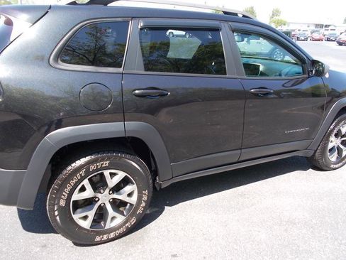 Used 2016 Jeep Cherokee Trailhawk image 13