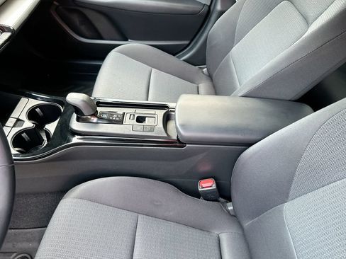 Used 2024 Toyota Prius LE FWD image 28
