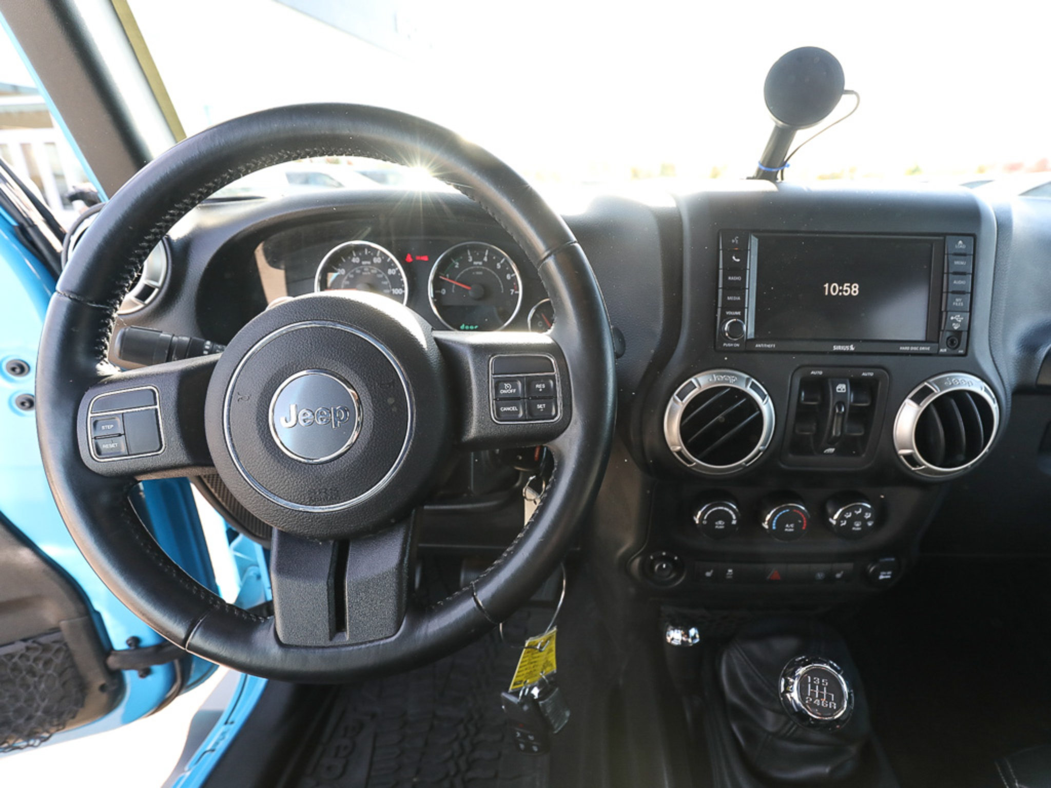 Used 2017 Jeep Wrangler Unlimited Sahara AWD/4WD image 13