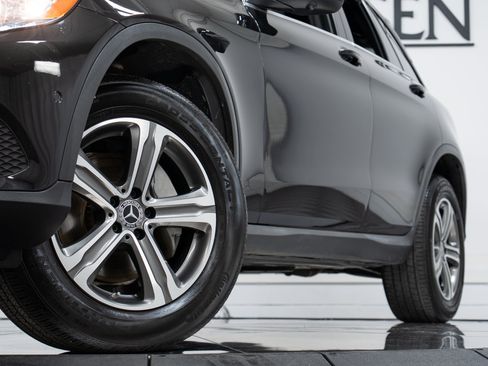 Used 2018 Mercedes-Benz GLC 300 4MATIC image 27