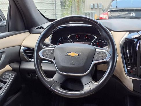 Used 2022 Chevrolet Traverse LT FWD image 12