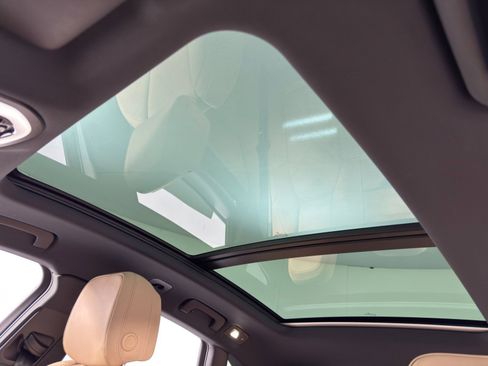 Used 2024 Porsche Macan w/ Premium Plus Packages image 12